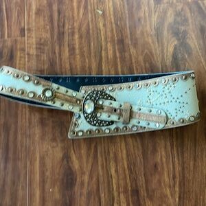 Asymmetrical western belt.